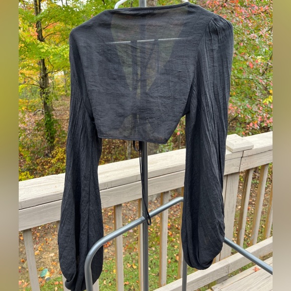 Cropped Long Sleeve - Picture 3 of 3